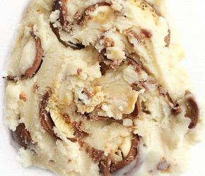 Фотография рецепта Мороженое с бейлисом и конфетами Maltesers