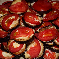 Запеченные баклажаны с сыром и помидорами