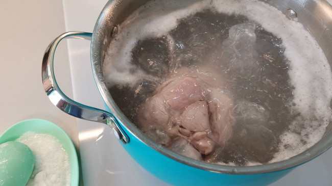 Фото шага рецепта Вкусный бульон из индейки 189647 шаг 3