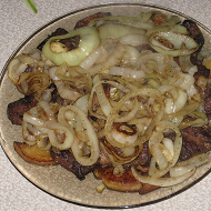 Печень по-берлински с яблоками