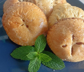 Фотография рецепта Слойки с яблоком, медом и корицей