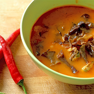 Острый суп с рисовой лапшой