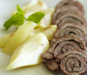 Фотография рецепта Мясной рулет с фруктами