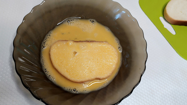 Фото шага рецепта Самые вкусные бутерброды со шпротами 188114 шаг 3