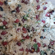 Кускус с зернами граната, кедровыми орешками, изюмом и йогуртом