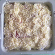 Картофель, запеченный с куриным филе и помидорами под сыром