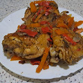 Фотография рецепта Тушеные куриные бедра в соевом соусе с овощами в духовке автор Изабелла Грачева