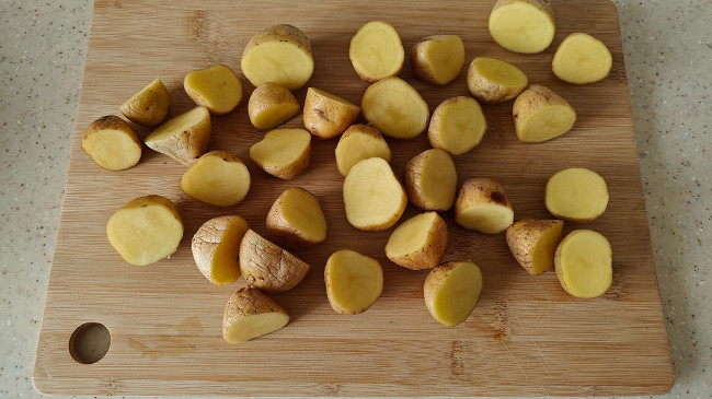 Фото шага рецепта Запеченный картофель с шампиньонами 176369 шаг 2
