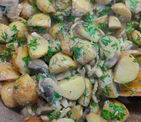 Фотография рецепта Молодой картофель с грибами и сливками