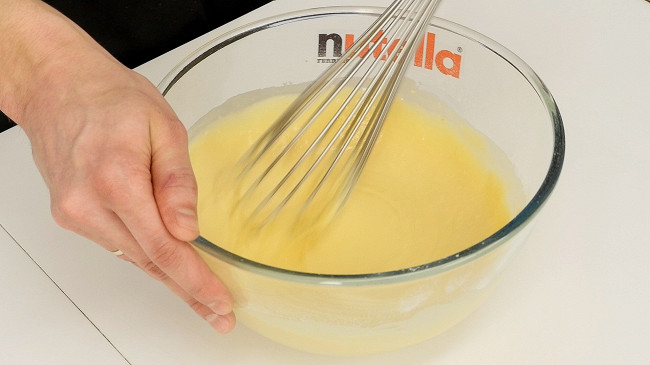 Фото шага рецепта Американские панкейки с Nutella® 114587 шаг 1