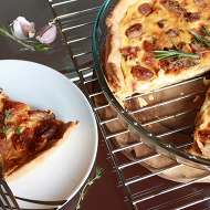 Тарт с козьим сыром и чесноком