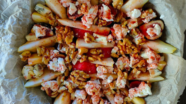 Фото шага рецепта Запеченные фрукты с сыром и орехами 174633 шаг 10