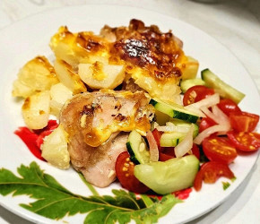 Фотография рецепта Курица с картошкой в духовке – простой рецепт
