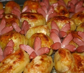 Фотография рецепта Картофель запеченный с сосисками
