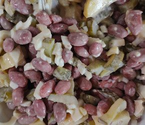 Фотография рецепта Салат с фасолью, соленым огурцом, яйцом и картофелем