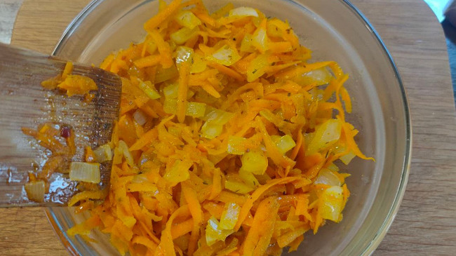 Фото шага рецепта Паштет из куриной печени с овощами и яйцами 174830 шаг 8