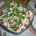 Фотография рецепта Салат с сухариками и колбасками автор Сергей
