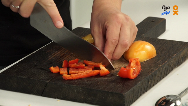 Фото шага рецепта Свиной язык с соусом из тофу, сезонными перцами и помидорами 125768 шаг 1