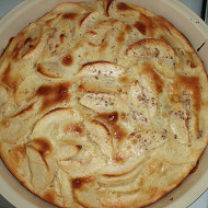 Шарлотка на сгущенном молоке