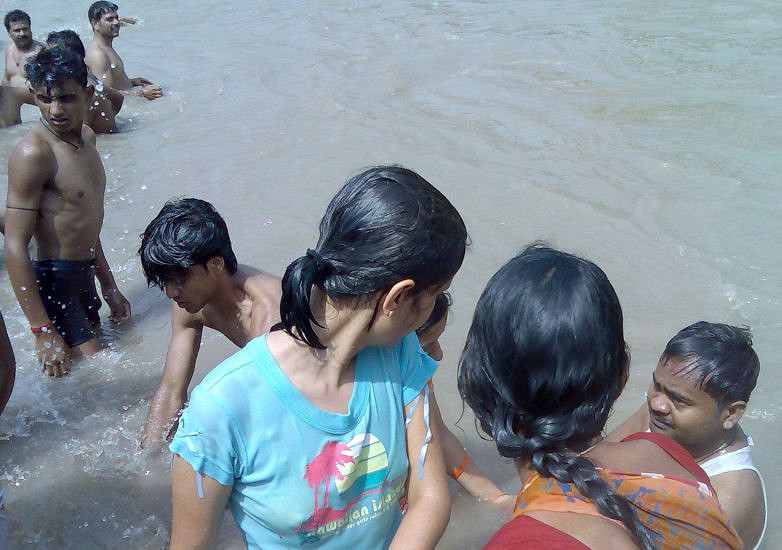 Indian Nude Water - Indian women public bathing - Other - XXX videos