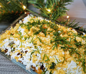 Фотография рецепта Слоеный салат с курицей и шампиньонами