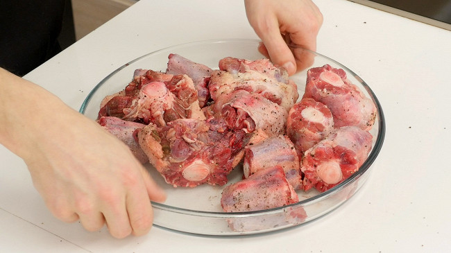 Фото шага рецепта Итальянское мясное рагу кода алла ваччинара 124972 шаг 1