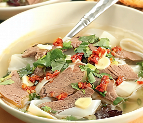 Фотография рецепта Суп со стеклянной лапшой и кусочками копченой утки (Kao ya fensi tang)