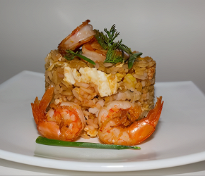 Фотография рецепта Жареный рис с курицей и креветками по-тайски