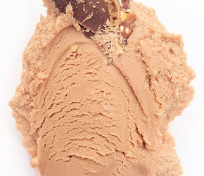 Фотография рецепта Замороженный йогурт с нутеллой и конфетами Ferrero Rocher