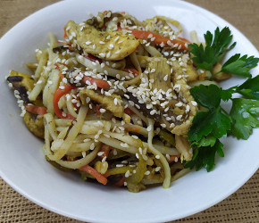 Фотография рецепта Лапша удон с курицей и овощами