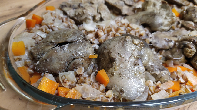 Фото шага рецепта Гречка с куриной печенью и овощами 189076 шаг 11