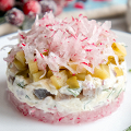 Фотография рецепта Салат с селедкой, яблоком и редисом автор fish2o_ru