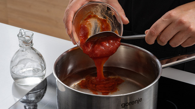 Фото шага рецепта Огурцы с кетчупом на зиму 174214 шаг 4