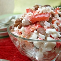 Фотография рецепта Салат с фасолью и крабовыми палочками под зеленью и чесноком автор Юлия Кощеева