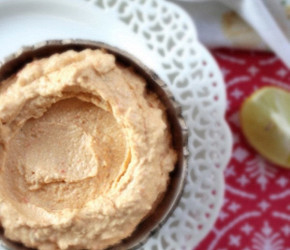 Фотография рецепта Хумус с кунжутной пастой, кумином, чесноком, лимонным соком и оливковым маслом