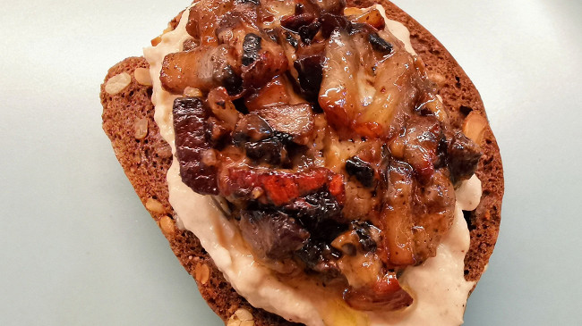 Фото шага рецепта Бутерброд с паштетом и грибами 174920 шаг 9