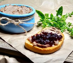 Фотография рецепта Паштет с коньяком и брусничным соусом