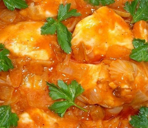 Фотография рецепта Отварная курица с томатной подливкой «по-армянски»