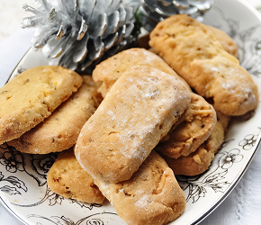 Фотография рецепта Новогоднее печенье с кедровыми орешками и розмарином