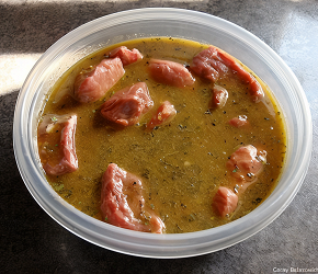 Фотография рецепта Маринад для мяса с пряными травами и лимонной цедрой