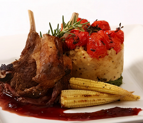 Фотография рецепта Баранина с быстрым вишневым соусом с базиликом
