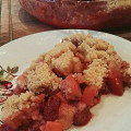Фотография рецепта Крамбл с яблоками и клубникой автор Екатерина Осипова