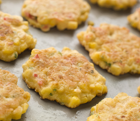 Фотография рецепта Котлеты из консервированной кукурузы со сметаной