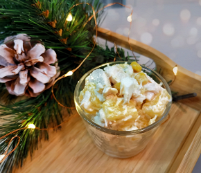 Фотография рецепта Салат с курицей, сыром и ананасами