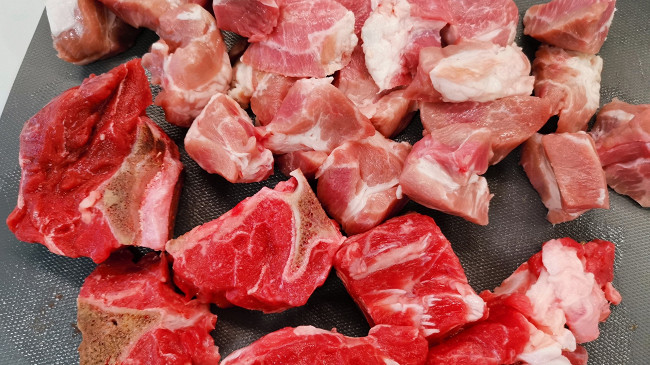 Фото шага рецепта Мясной суп с квашеной капустой 175952 шаг 1