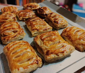 Фотография рецепта Слойки с яблоками и корицей