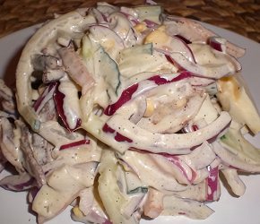 Фотография рецепта Сытный салат с куриной грудкой, картофелем и грибами