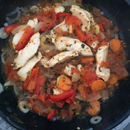 Диетическая тушеная куриная грудка без соли с имберем