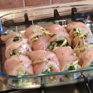 Рулетики из куриного филе со шпинатом и сыром