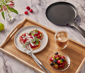 Фотография рецепта Оладьи с клубникой и кокосом